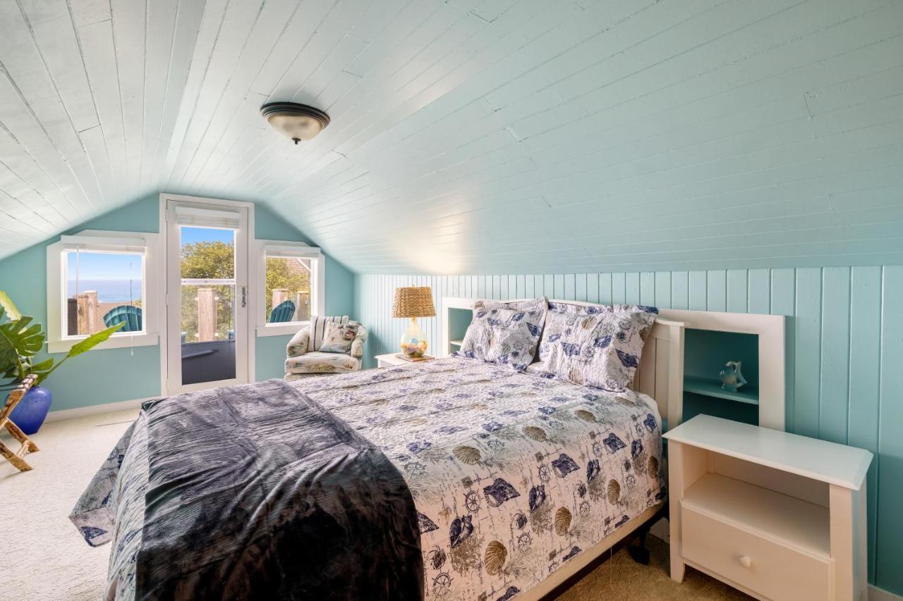 Captain'S Quarters And Cabins Depoe Bay Ruang foto