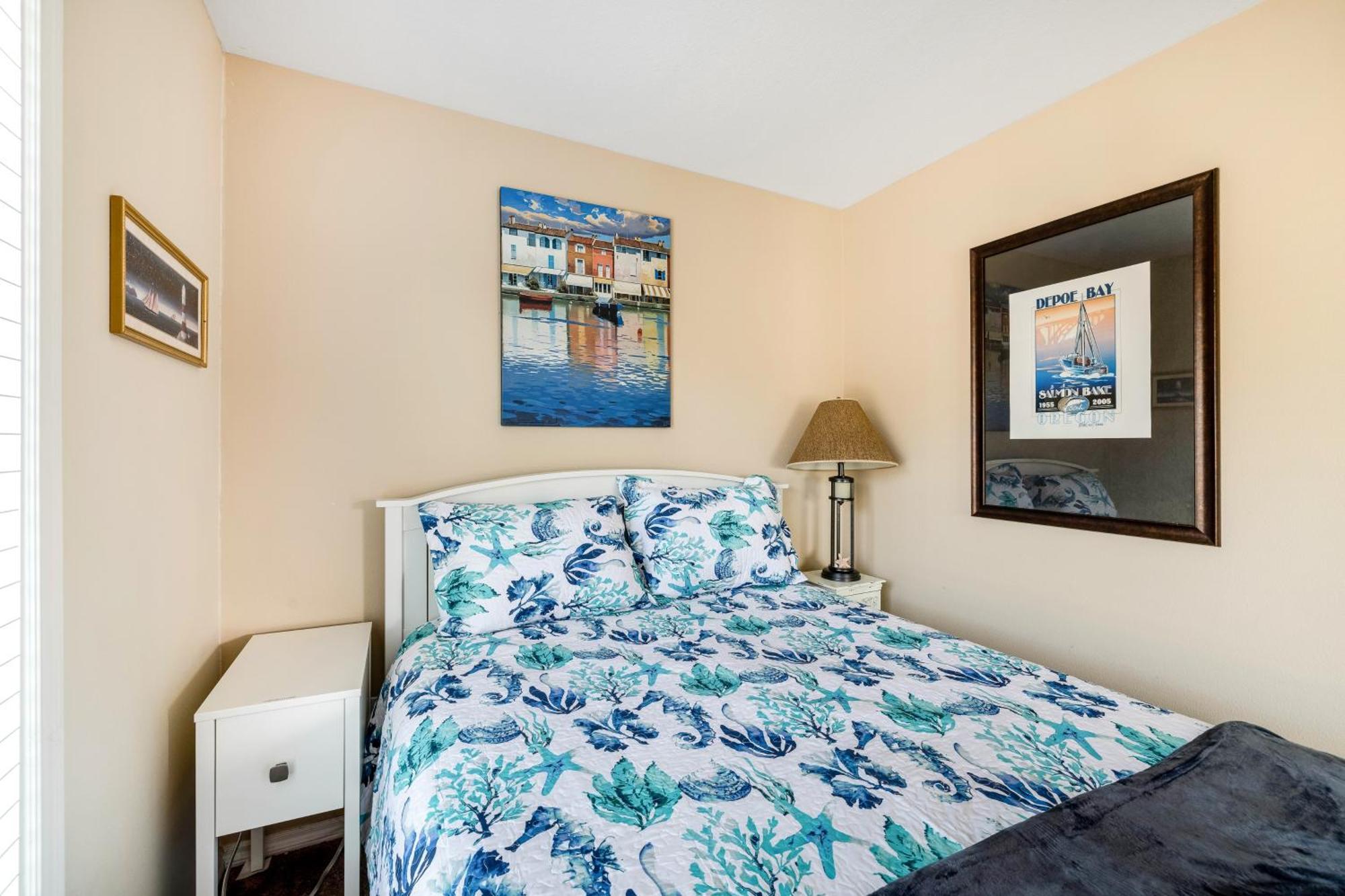 Captain'S Quarters And Cabins Depoe Bay Ruang foto