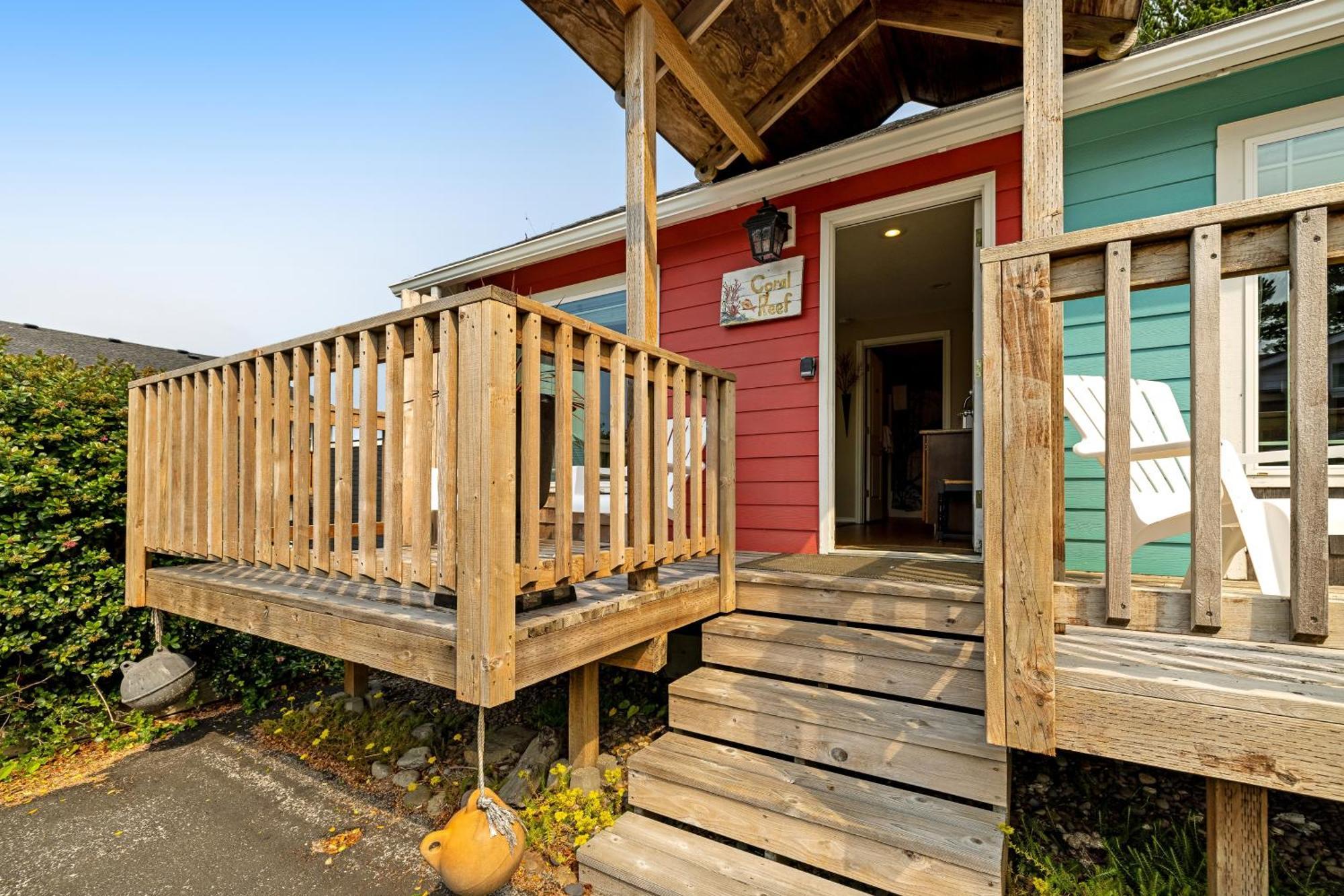 Captain'S Quarters And Cabins Depoe Bay Ruang foto