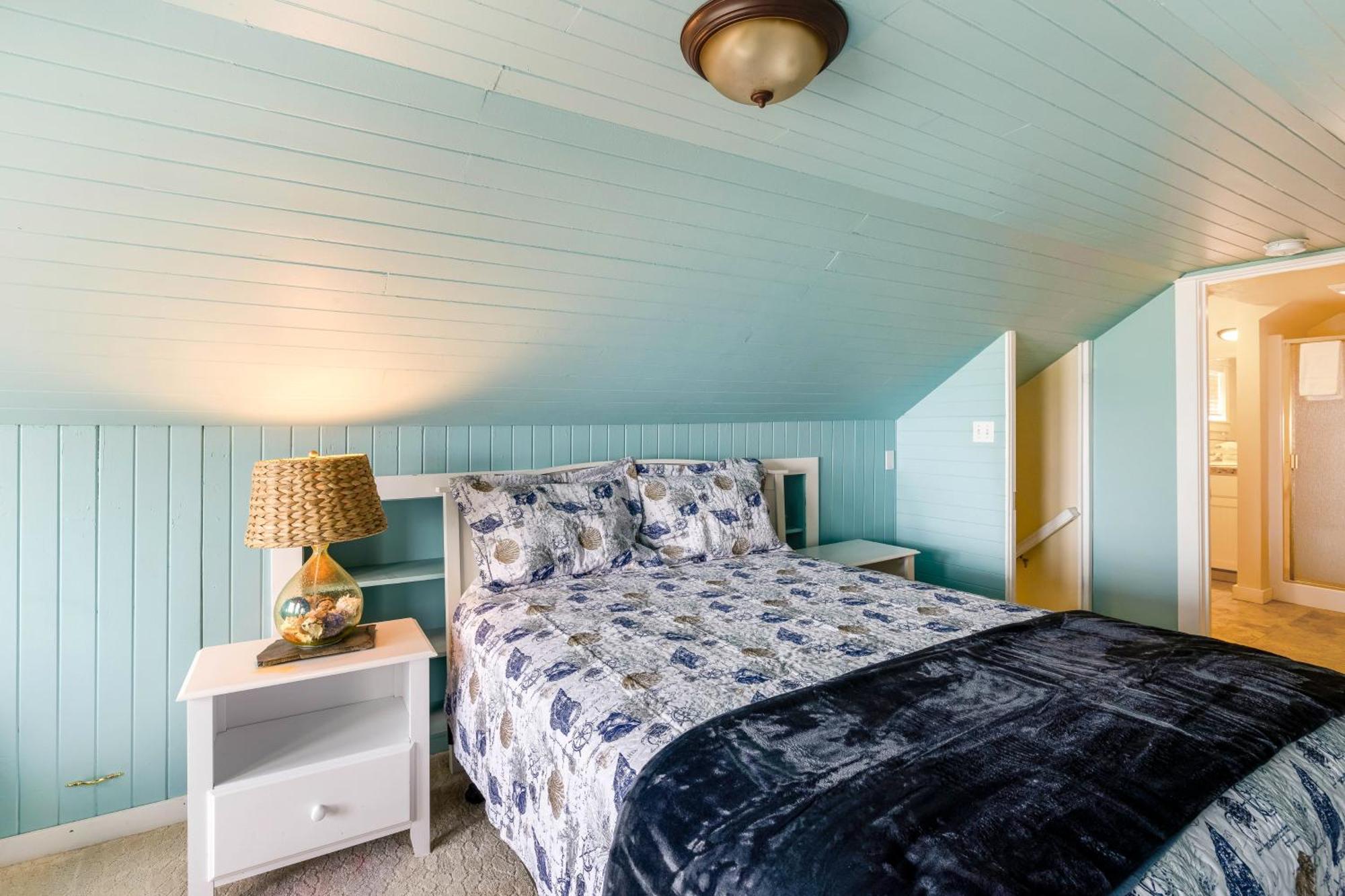 Captain'S Quarters And Cabins Depoe Bay Ruang foto